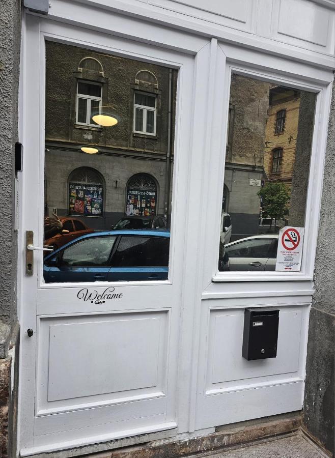 7Dab 7 Contactless Self Check-In Budapest Exterior photo